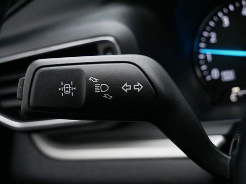 Used 2022 Ford Explorer XLT w/ Equipment Group 202A image 17