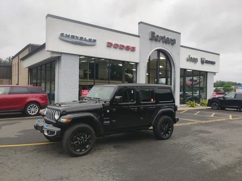 Used 2024 Jeep Wrangler Unlimited Sahara w/ Safety Group AWD/4WD image 1
