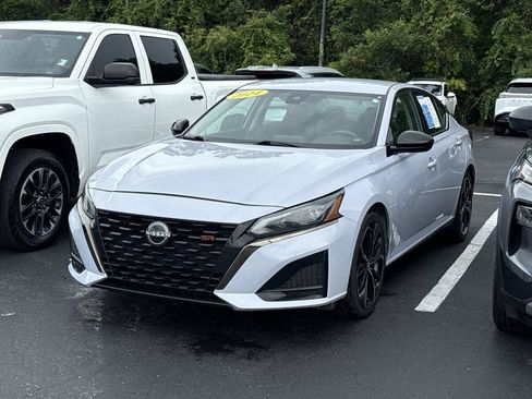 Certified 2024 Nissan Altima 2.5 SR FWD image 2