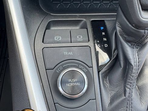 Used 2020 Toyota RAV4 XLE w/ Convenience Package AWD/4WD image 22