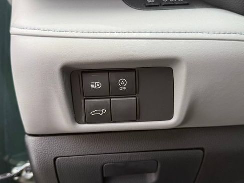 Used 2024 Toyota Highlander XLE AWD/4WD image 27