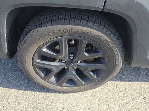 Used 2017 Jeep Renegade Altitude FWD image 10