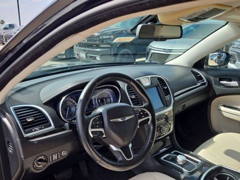 Used 2015 Chrysler 300 Limited RWD image 10