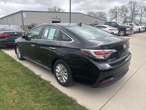 Used 2016 Hyundai Sonata SE image 2