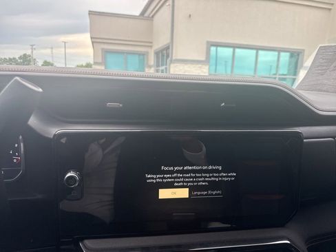 Used 2025 GMC Sierra 2500 AT4 AWD/4WD image 17