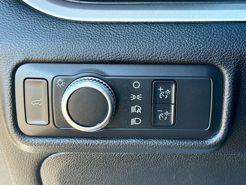 Used 2022 Ford Explorer XLT image 11