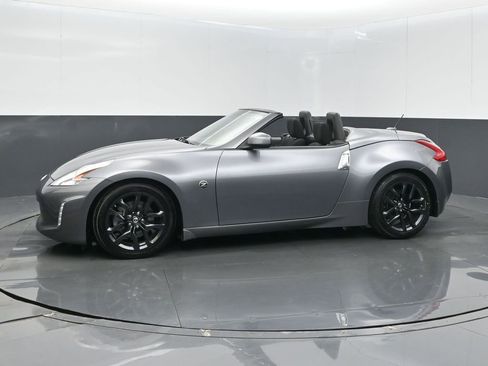 Used 2016 Nissan 370Z Roadster image 10