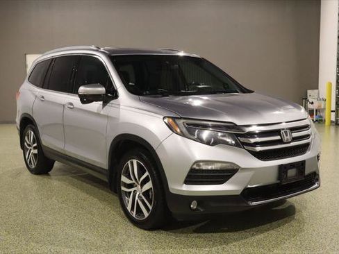 Used 2017 Honda Pilot Touring image 1