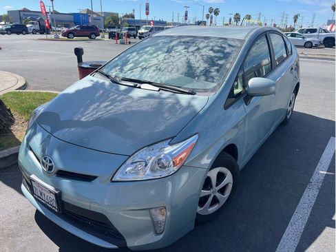Used 2015 Toyota Prius Two image 2