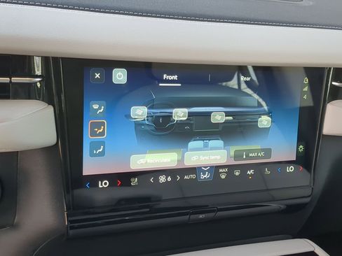 New 2026 Lincoln Navigator Premier AWD/4WD image 18