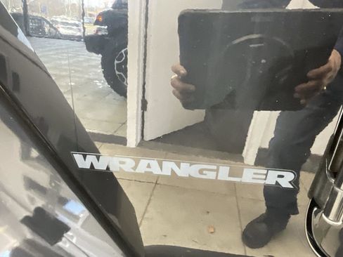 Used 2015 Jeep Wrangler Rubicon image 20