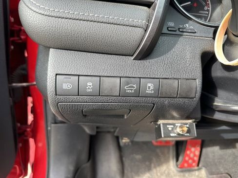 Used 2020 Toyota Camry SE image 19