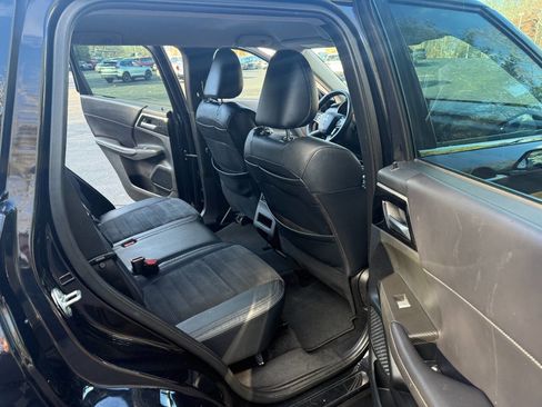 Used 2023 Mitsubishi Outlander SE image 15