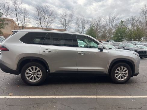 Used 2025 Toyota Grand Highlander XLE image 10