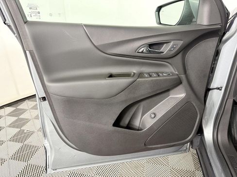 Used 2024 Chevrolet Equinox LT FWD image 8