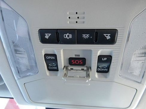 Used 2019 Toyota RAV4 XLE AWD/4WD image 17