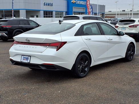 Used 2023 Hyundai Elantra SEL image 7