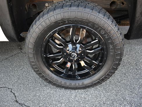 Used 2018 Chevrolet Silverado 1500 LT w/ All Star Edition image 32