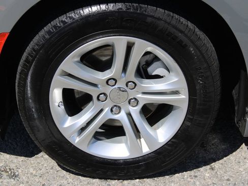 Used 2023 Dodge Charger SXT RWD image 8