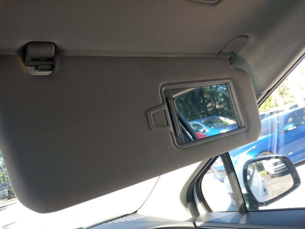 Used 2025 Kia Carnival FWD image 32