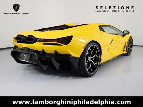 Used 2024 Lamborghini Revuelto image 5