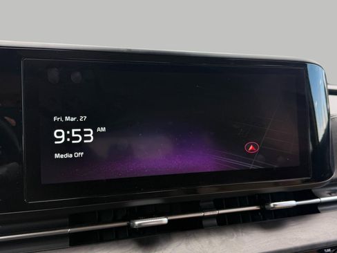 Used 2024 Kia Carnival EX image 40