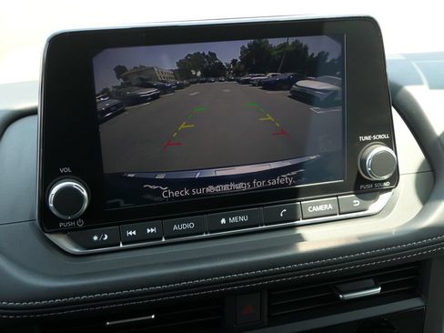 Used 2023 Nissan Rogue SV FWD image 18