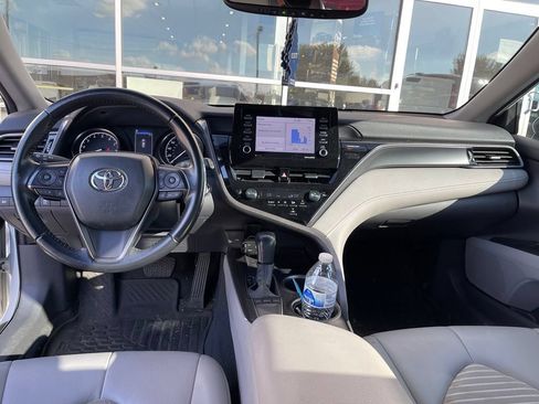 Used 2022 Toyota Camry SE w/ Convenience Package FWD image 10
