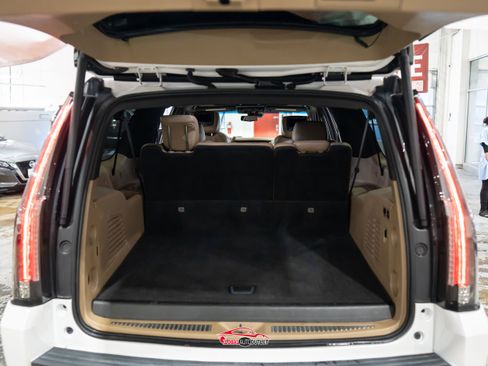 Used 2018 Cadillac Escalade ESV Platinum AWD/4WD image 49