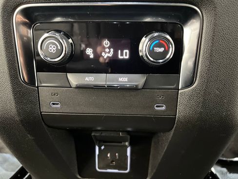 Used 2025 Chevrolet Suburban Z71 AWD/4WD image 22