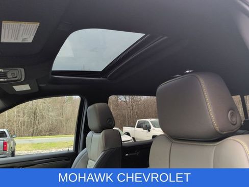 Used 2025 Chevrolet Silverado 1500 ZR2 w/ Technology Package image 20