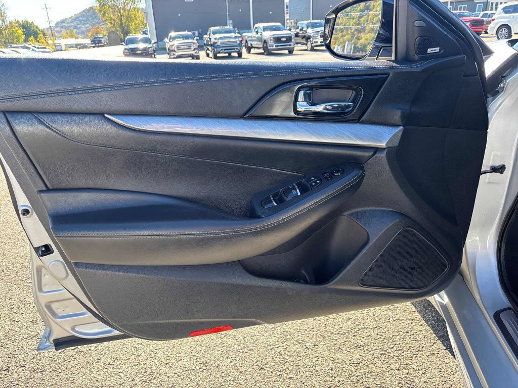 Used 2017 Nissan Maxima 3.5 SL FWD image 9