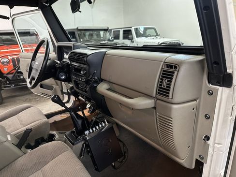 Used 2005 Jeep Wrangler Rubicon AWD/4WD image 28
