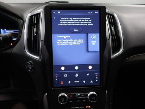 Used 2024 Ford Edge Titanium image 23