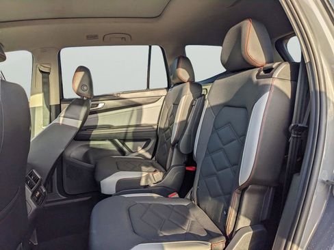 Certified 2025 Volkswagen Atlas Peak Edition SE AWD/4WD image 17