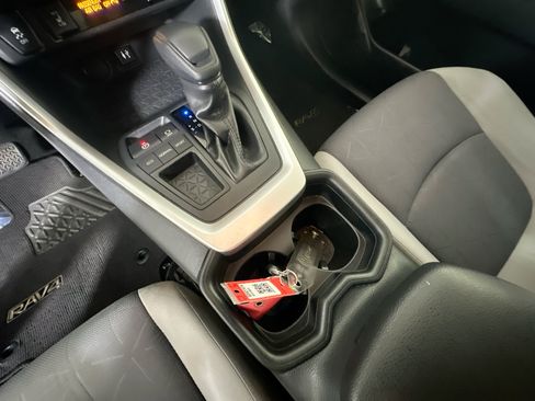 Used 2019 Toyota RAV4 XLE w/ Convenience Package FWD image 22