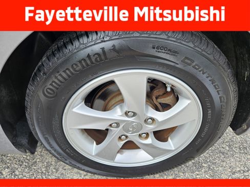 Used 2015 Hyundai Elantra SE FWD image 13