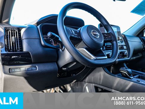 Used 2025 Nissan Pathfinder S image 24