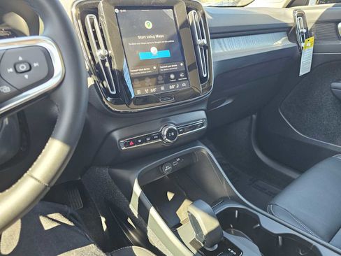 New 2026 Volvo XC40 B5 Core w/ Climate Package AWD/4WD image 28