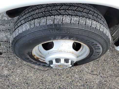 Used 2014 Chevrolet Express 4500 Extended image 40