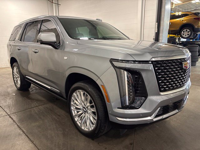 Used 2026 Cadillac Escalade Luxury AWD/4WD image 3