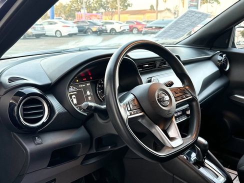 Used 2019 Nissan Kicks SV FWD image 9