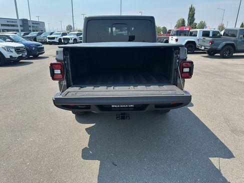 Used 2025 Jeep Gladiator Sport AWD/4WD image 12