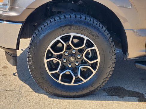 Used 2019 Ford F150 XLT w/ Equipment Group 302A Luxury AWD/4WD image 11