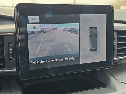 Used 2022 Ford Explorer XLT w/ Equipment Group 202A image 43