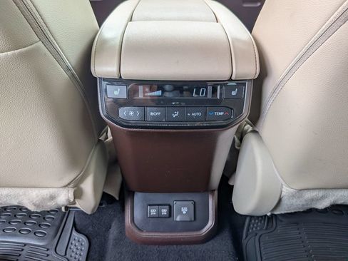 Used 2021 Toyota Highlander Platinum FWD image 38