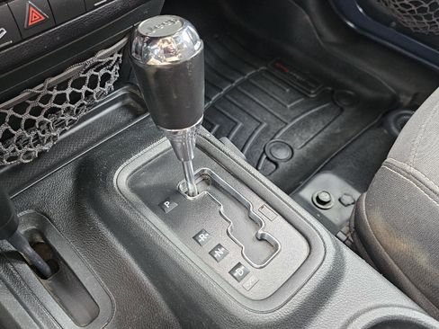 Used 2016 Jeep Wrangler Unlimited Rubicon w/ Connectivity Group image 14