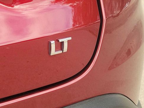 Used 2025 Chevrolet Trax LT FWD image 11