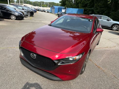 Used 2019 MAZDA MAZDA3 Hatchback w/ Preferred Package FWD image 4