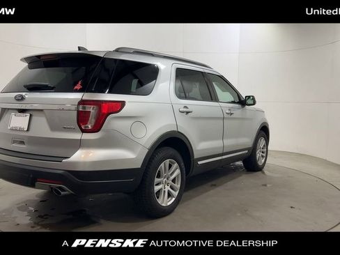 Used 2018 Ford Explorer XLT image 8